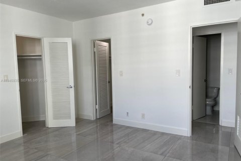 Condo in Hollywood, Florida, 1 bedroom  № 2152922 - photo 13