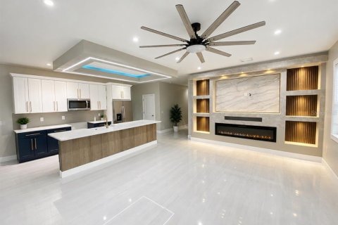 House in Davenport, Florida 3 bedrooms, 149.85 sq.m. № 2210005 - photo 6