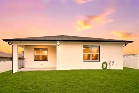 House in Davenport, Florida 3 bedrooms, 149.85 sq.m. № 2210005 - photo 2