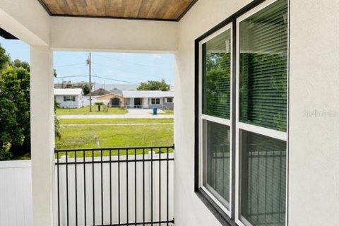 House in Davenport, Florida 3 bedrooms, 149.85 sq.m. № 2210005 - photo 16