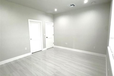 House in Davenport, Florida 3 bedrooms, 149.85 sq.m. № 2210005 - photo 10