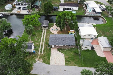 House in Weeki Wachee, Florida 3 bedrooms, 84.73 sq.m. № 2238954 - photo 4