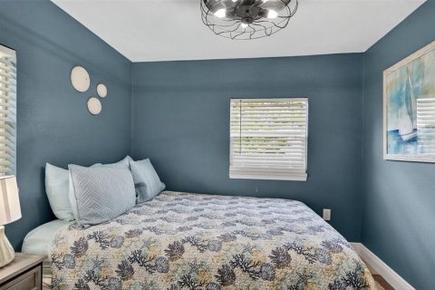 House in Weeki Wachee, Florida 3 bedrooms, 84.73 sq.m. № 2238954 - photo 25