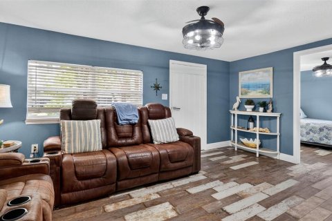 House in Weeki Wachee, Florida 3 bedrooms, 84.73 sq.m. № 2238954 - photo 14