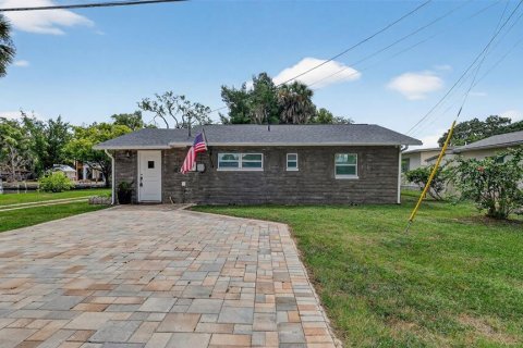House in Weeki Wachee, Florida 3 bedrooms, 84.73 sq.m. № 2238954 - photo 9