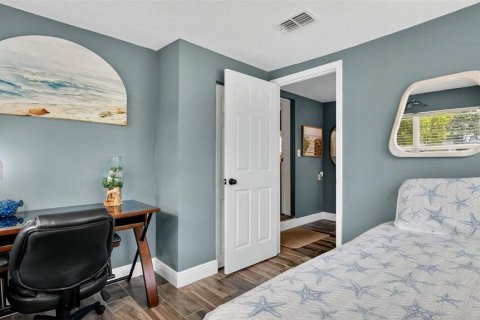 House in Weeki Wachee, Florida 3 bedrooms, 84.73 sq.m. № 2238954 - photo 27