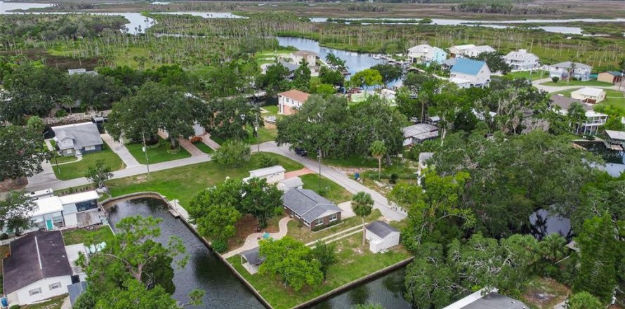 House in Weeki Wachee, Florida 3 bedrooms, 84.73 sq.m. № 2238954