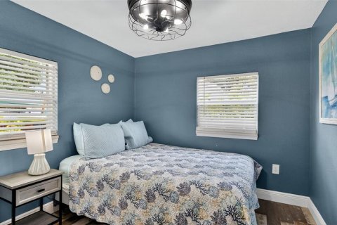 House in Weeki Wachee, Florida 3 bedrooms, 84.73 sq.m. № 2238954 - photo 24
