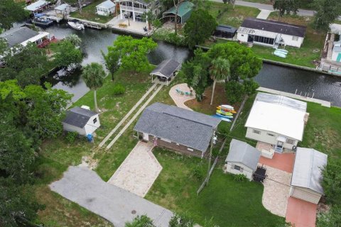 House in Weeki Wachee, Florida 3 bedrooms, 84.73 sq.m. № 2238954 - photo 3