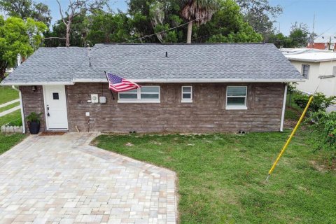 House in Weeki Wachee, Florida 3 bedrooms, 84.73 sq.m. № 2238954 - photo 2
