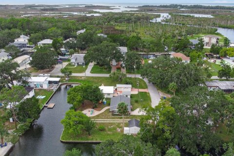 House in Weeki Wachee, Florida 3 bedrooms, 84.73 sq.m. № 2238954 - photo 8