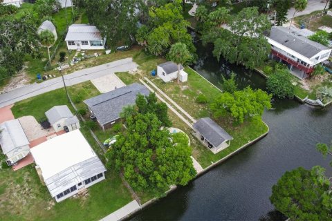 House in Weeki Wachee, Florida 3 bedrooms, 84.73 sq.m. № 2238954 - photo 7