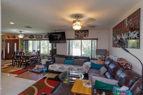 House in Orlando, Florida 5 bedrooms, 273.78 sq.m. № 1139548 - photo 7