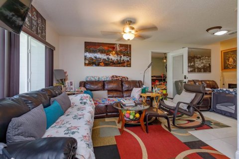House in Orlando, Florida 5 bedrooms, 273.78 sq.m. № 1139548 - photo 9