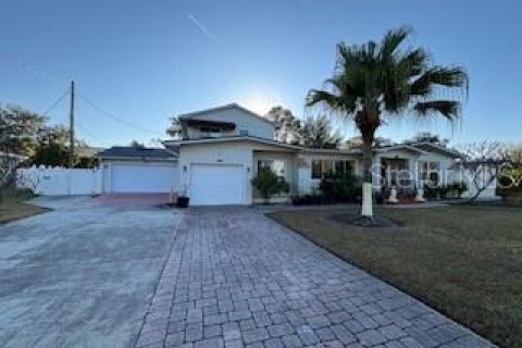 House in Orlando, Florida 5 bedrooms, 273.78 sq.m. № 1139548 - photo 15