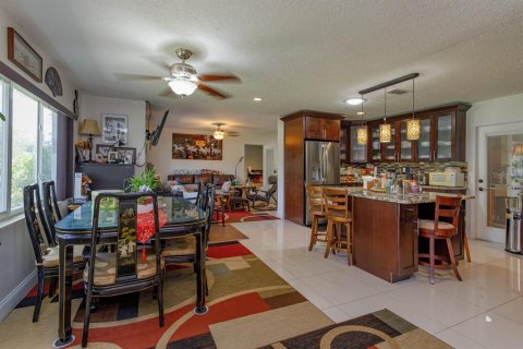 House in Orlando, Florida 5 bedrooms, 273.78 sq.m. № 1139548 - photo 14