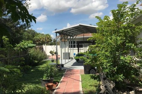 House in Orlando, Florida 5 bedrooms, 273.78 sq.m. № 1139548 - photo 30