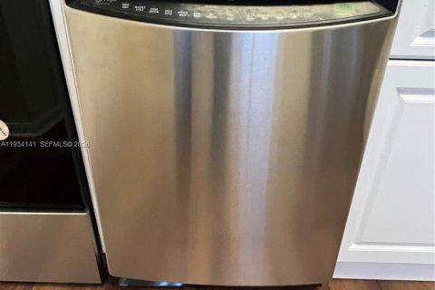 Купить кондоминиум в Катлер-Бей, Флорида 2 спальни, 110.74м2, № 1992825 - фото 17