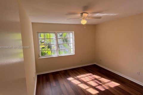 Купить кондоминиум в Катлер-Бей, Флорида 2 спальни, 110.74м2, № 1992825 - фото 4