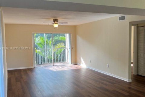 Купить кондоминиум в Катлер-Бей, Флорида 2 спальни, 110.74м2, № 1992825 - фото 2