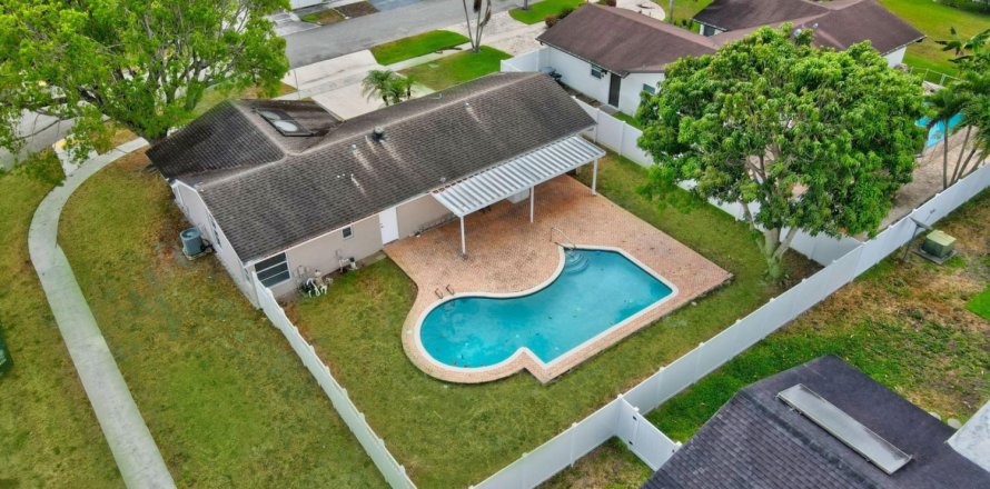 Villa ou maison à Boca Raton, Floride 3 chambres, 130.81 m2 № 1182417