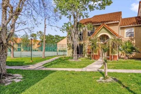Condominio en venta en Kissimmee, Florida, 2 dormitorios, 86.58 m2 № 2218944 - foto 2