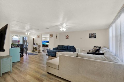 Villa ou maison à vendre à New Port Richey, Floride: 2 chambres, 129.97 m2 № 2196071 - photo 3