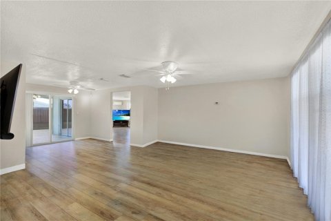 Villa ou maison à vendre à New Port Richey, Floride: 2 chambres, 129.97 m2 № 2196071 - photo 4