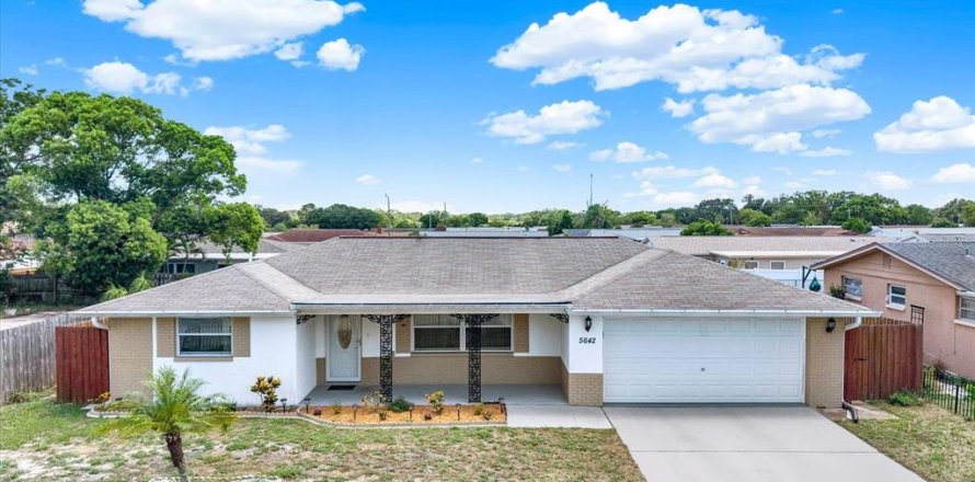 Villa ou maison à New Port Richey, Floride 2 chambres, 129.97 m2 № 2196071