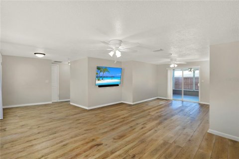 Villa ou maison à vendre à New Port Richey, Floride: 2 chambres, 129.97 m2 № 2196071 - photo 6