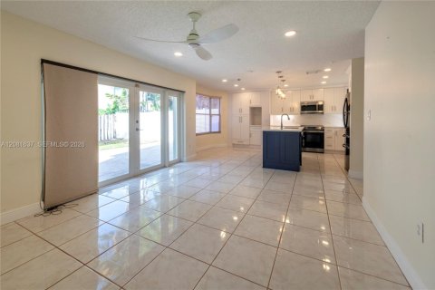 Villa ou maison à louer à Pembroke Pines, Floride: 4 chambres, 235.04 m2 № 2384998 - photo 11