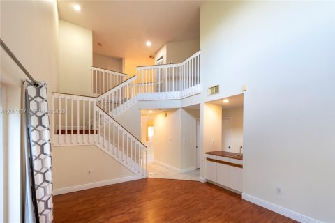 Villa ou maison à louer à Pembroke Pines, Floride: 4 chambres, 235.04 m2 № 2384998 - photo 2