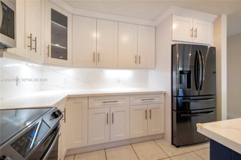 Villa ou maison à louer à Pembroke Pines, Floride: 4 chambres, 235.04 m2 № 2384998 - photo 10