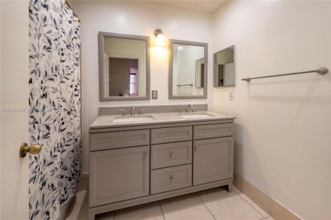 Villa ou maison à louer à Pembroke Pines, Floride: 4 chambres, 235.04 m2 № 2384998 - photo 24