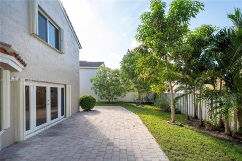 Villa ou maison à louer à Pembroke Pines, Floride: 4 chambres, 235.04 m2 № 2384998 - photo 23