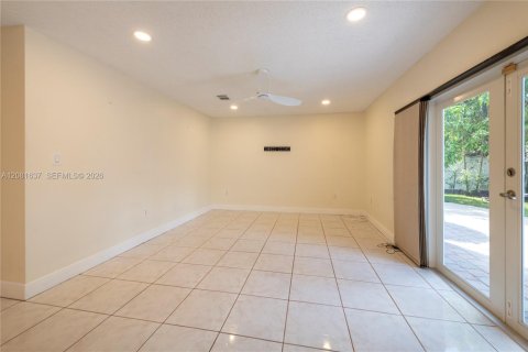 Villa ou maison à louer à Pembroke Pines, Floride: 4 chambres, 235.04 m2 № 2384998 - photo 12