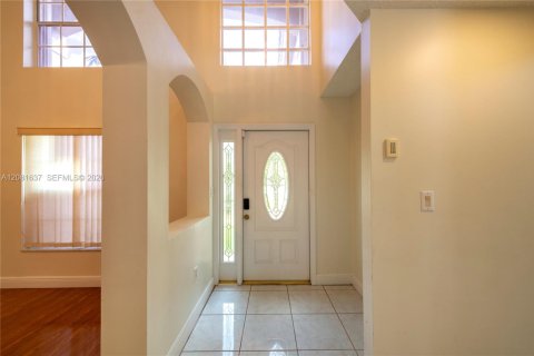 Villa ou maison à louer à Pembroke Pines, Floride: 4 chambres, 235.04 m2 № 2384998 - photo 5