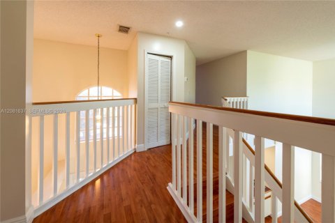 Villa ou maison à louer à Pembroke Pines, Floride: 4 chambres, 235.04 m2 № 2384998 - photo 17