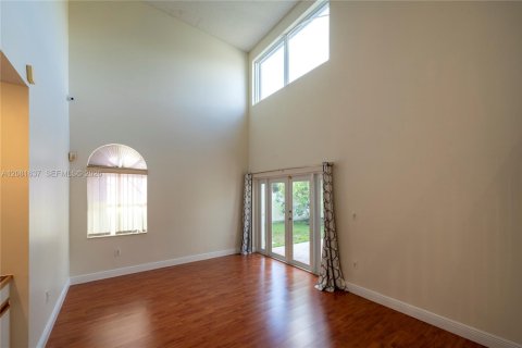 Villa ou maison à louer à Pembroke Pines, Floride: 4 chambres, 235.04 m2 № 2384998 - photo 3