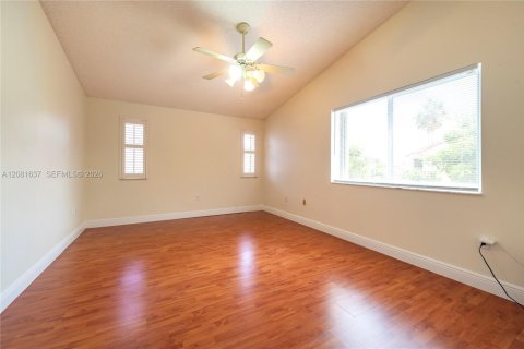Villa ou maison à louer à Pembroke Pines, Floride: 4 chambres, 235.04 m2 № 2384998 - photo 13