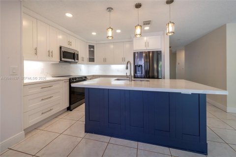 Villa ou maison à louer à Pembroke Pines, Floride: 4 chambres, 235.04 m2 № 2384998 - photo 4