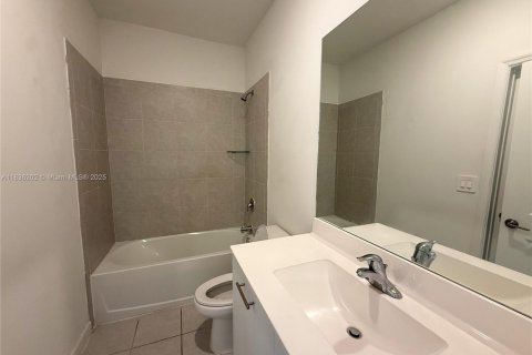 Townhouse in Miami, Florida 3 bedrooms, 123.37 sq.m. № 2039315 - photo 13