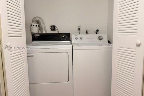 Copropriété à louer à Miami, Floride: 2 chambres, 131.46 m2 № 1990091 - photo 16