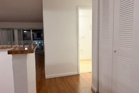 Copropriété à louer à Miami, Floride: 2 chambres, 131.46 m2 № 1990091 - photo 3