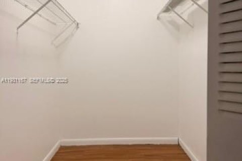 Copropriété à louer à Miami, Floride: 2 chambres, 131.46 m2 № 1990091 - photo 9