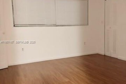 Copropriété à louer à Miami, Floride: 2 chambres, 131.46 m2 № 1990091 - photo 19