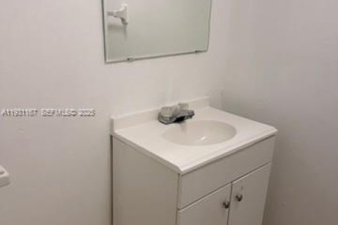 Copropriété à louer à Miami, Floride: 2 chambres, 131.46 m2 № 1990091 - photo 18