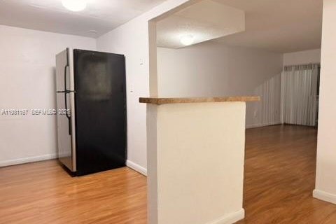 Copropriété à louer à Miami, Floride: 2 chambres, 131.46 m2 № 1990091 - photo 4