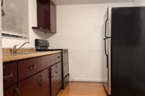 Copropriété à louer à Miami, Floride: 2 chambres, 131.46 m2 № 1990091 - photo 11