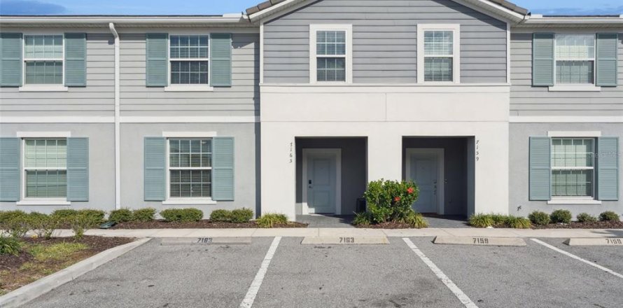 Touwnhouse à Davenport, Floride 5 chambres, 211.91 m2 № 2408339